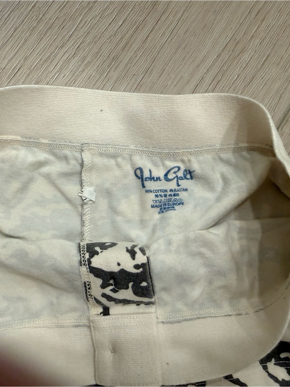 Brandy Melville Black & Cream Eye Motif Lounge Bike Shorts - Picture 2 of 3